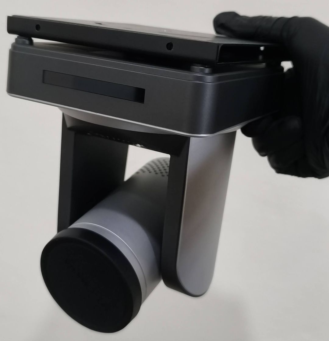 Giải pháp giá treo camera họp trực tuyến gắn trần giá rẻ: An toàn & Thẩm mỹ
